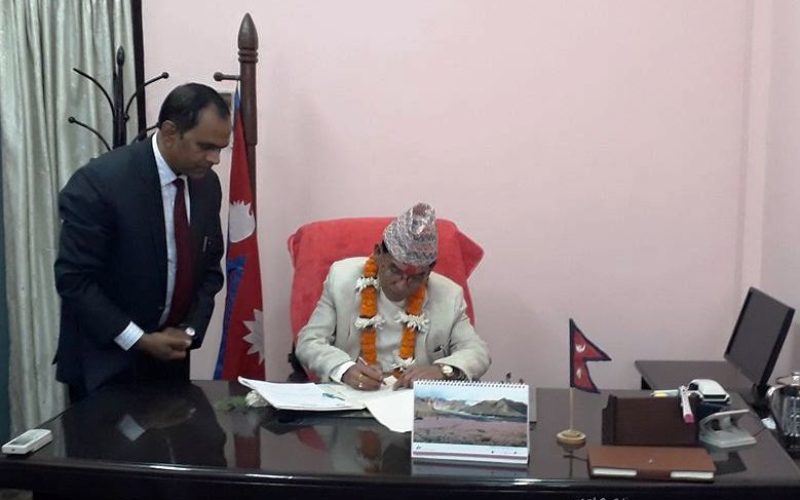 प्रेमबहादुर सिंहद्वारा बिज्ञान तथा प्रबिधि मन्त्रालयको पदभार ग्रहण