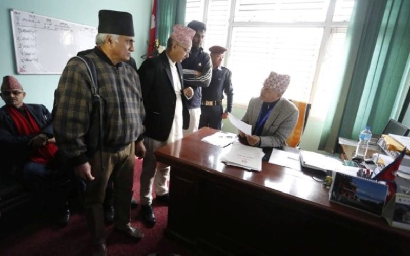 वरिष्ठ अधिवक्ता सुरेन्द्र भण्डारीले प्रधानन्यायाधीश गोपाल पराजुलीवाट आफ्नो ज्यानमा खतरा भएकाले सुरक्षा माग्दै बुधबार बिहान सिडिओ कार्यालय निवेदन दिनुलाई तपाई के भन्नुहुन्छ ?