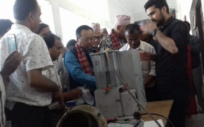 झापाको सुरुङ्गामा प्लाष्टिकबाटै पेट्रोलियम पदार्थ