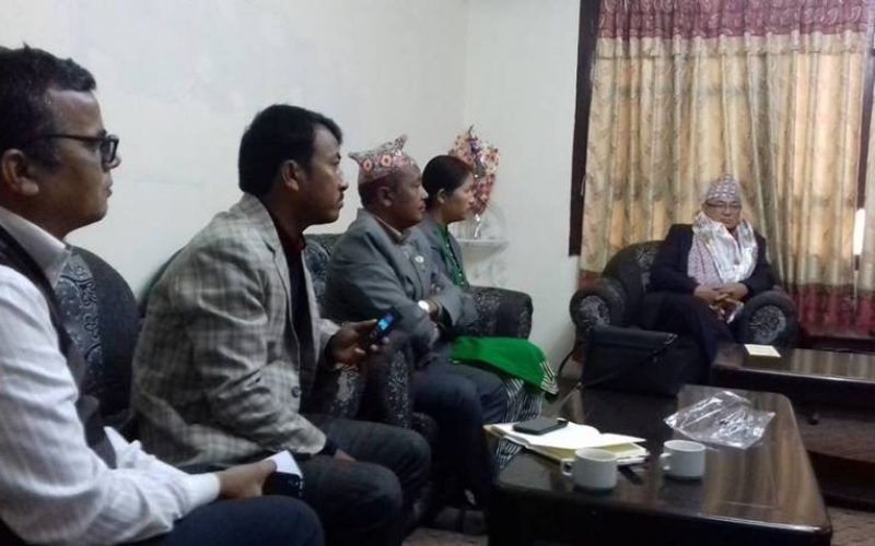 सामाजिक बहस – प्रदेश ३ का उपसभामुख राधिका तामाङको अगुवाईमा नेपाल तामाङ घेदुङको टोलीले गृहमन्त्री रामबहादुर थापा बादललाई गाईको मासु काटेर खान पाउने कानून बनाउन ध्यानाकर्षण गराउनुलाई तपाई के भन्नुहुन्छ ?